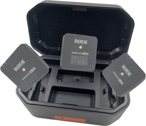 Vezeték nélküli töltőtok SONGING RD-CASE - Rode Wireless GO 2 & Rode Wireless GO mikrofonokhoz. Kábelmentes töltés, praktikus hordtok.
Vezeték nélküli mikrofonok kényelmes töltésére - Image 1